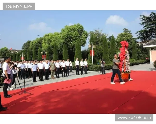 从杨根思故乡出发泰州球迷奔赴淮海战役纪念馆缅怀革命英烈